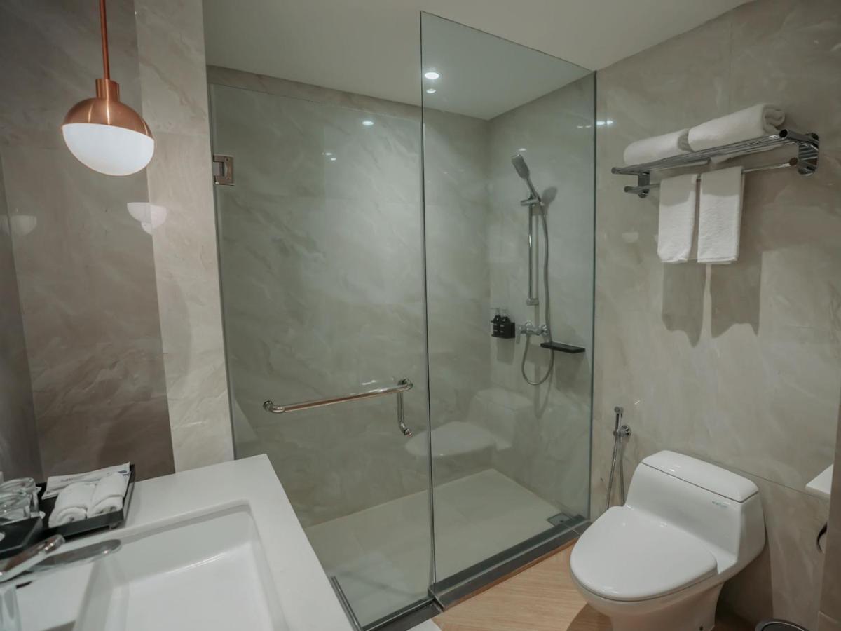 Luwansa Hotel And Convention Center Manado Zewnętrze zdjęcie